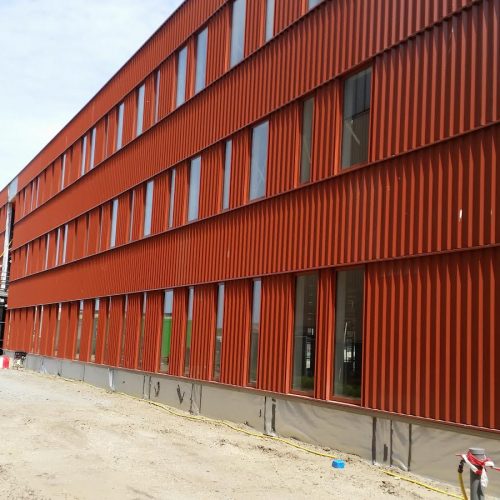 Gevelbekleding nieuw bedrijfspand